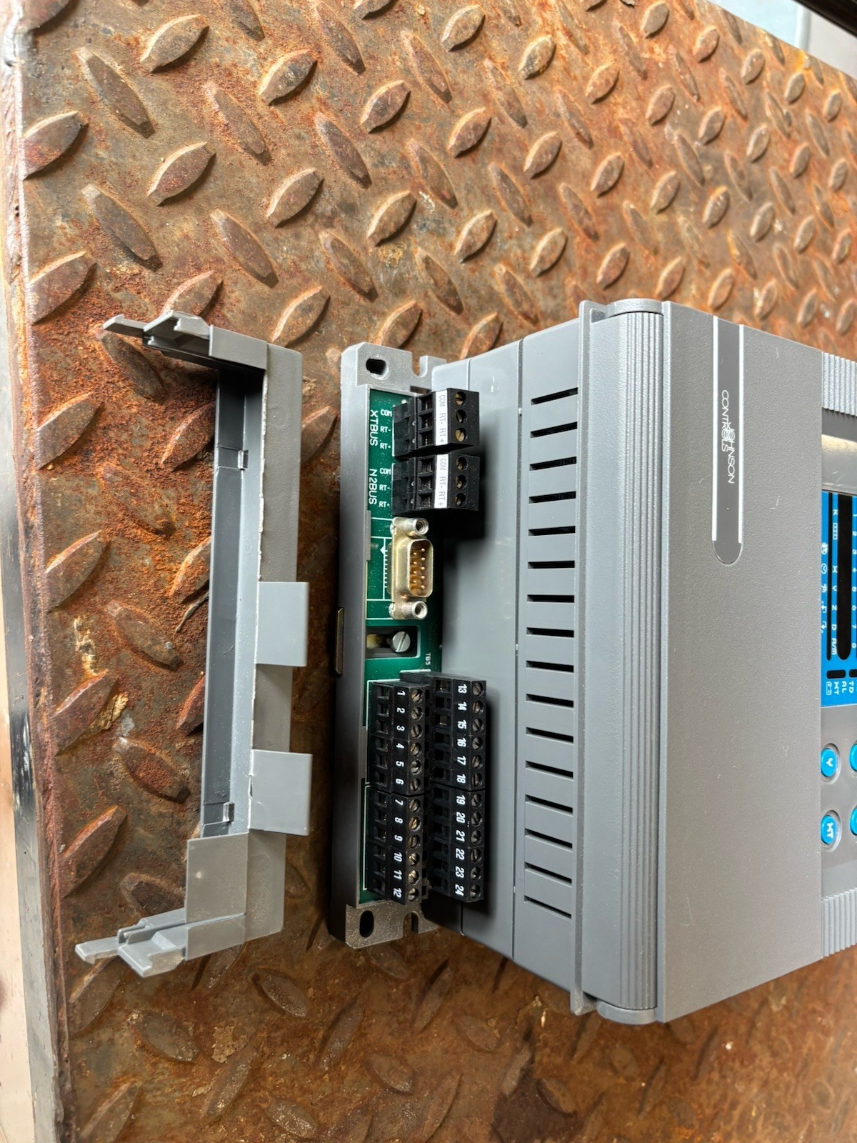 Johnson Controls Dx-9100-8454 Metasys Controller With Baseplate