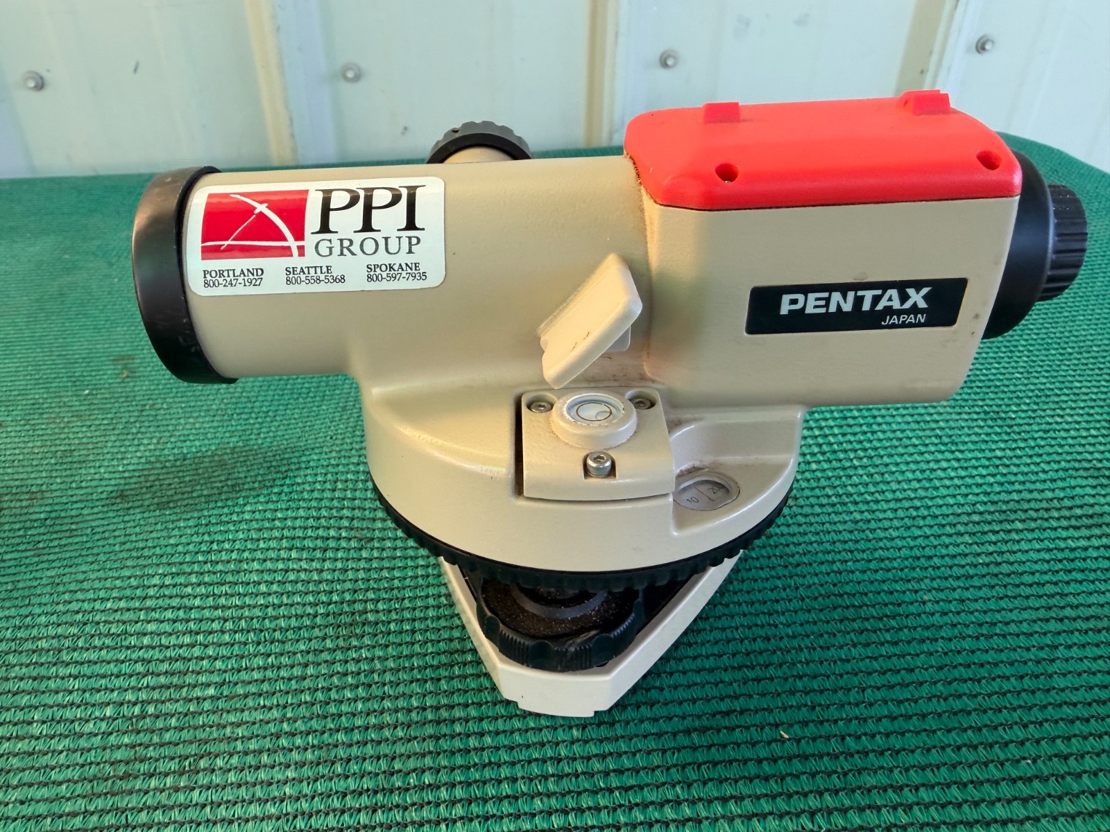 Pentax AL-200 Builders Level with Carrying Case – Plum Bob – Excellent Condition