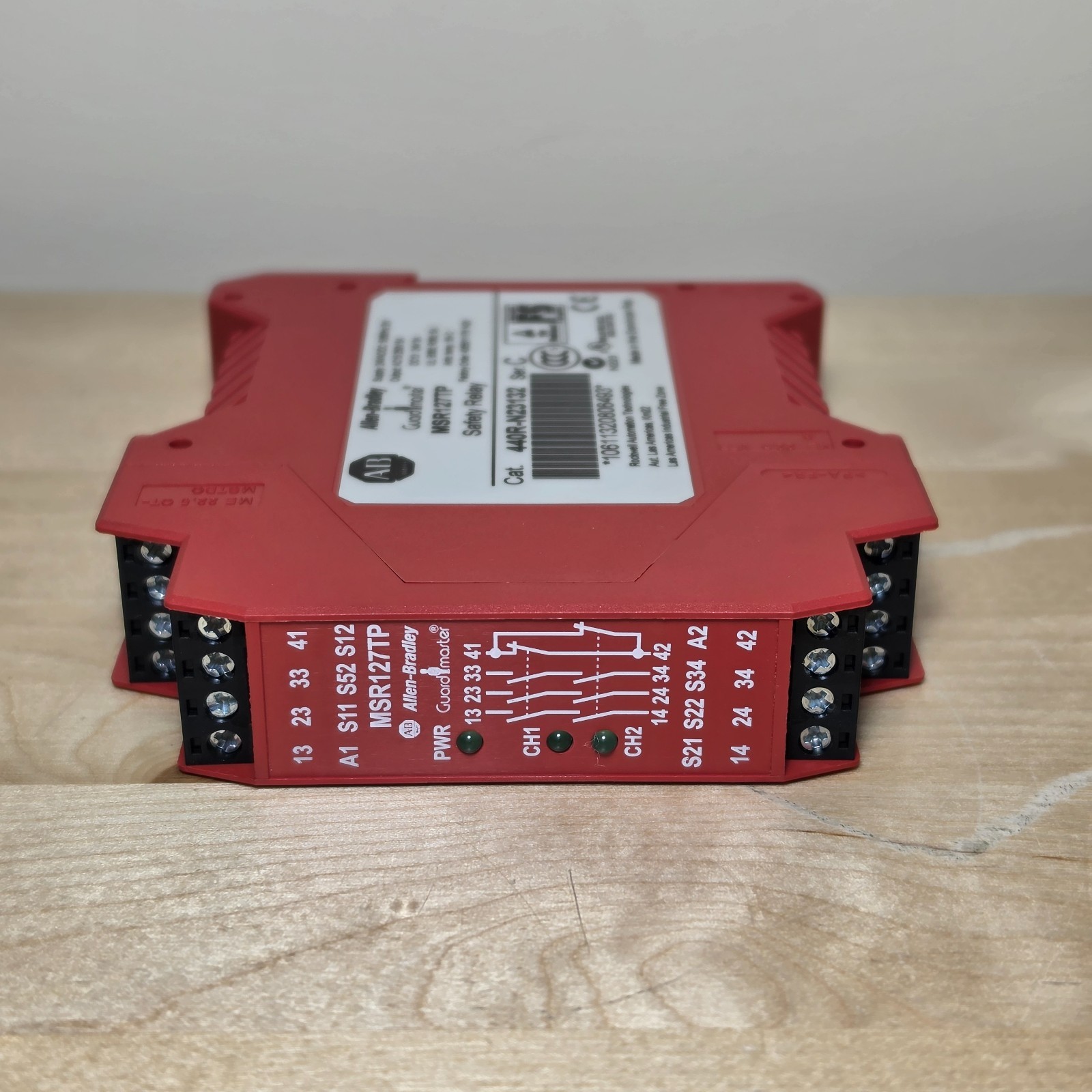 Allen-Bradley 440R-N23132 MSR127TP Guardmaster Safety Relay 24V AC/DC Ser C