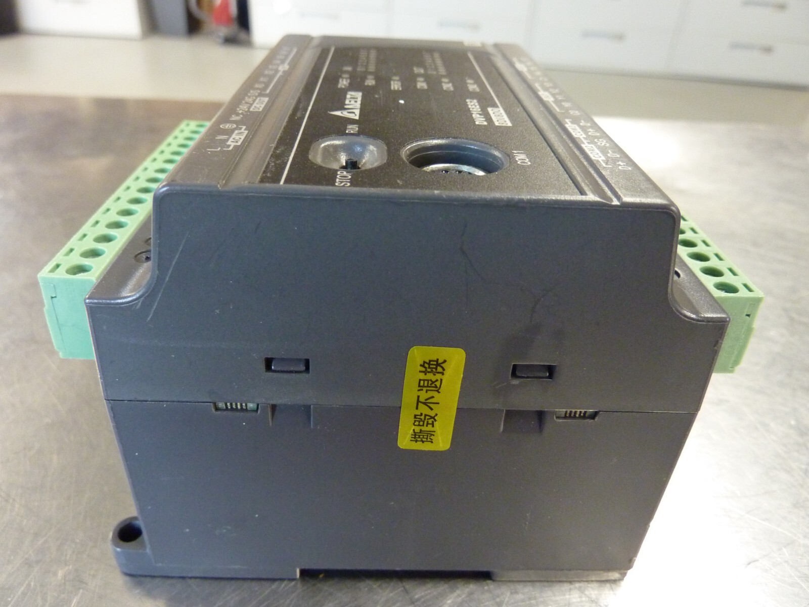 Delta DVP16ES200R PLC programmable controller (30709)