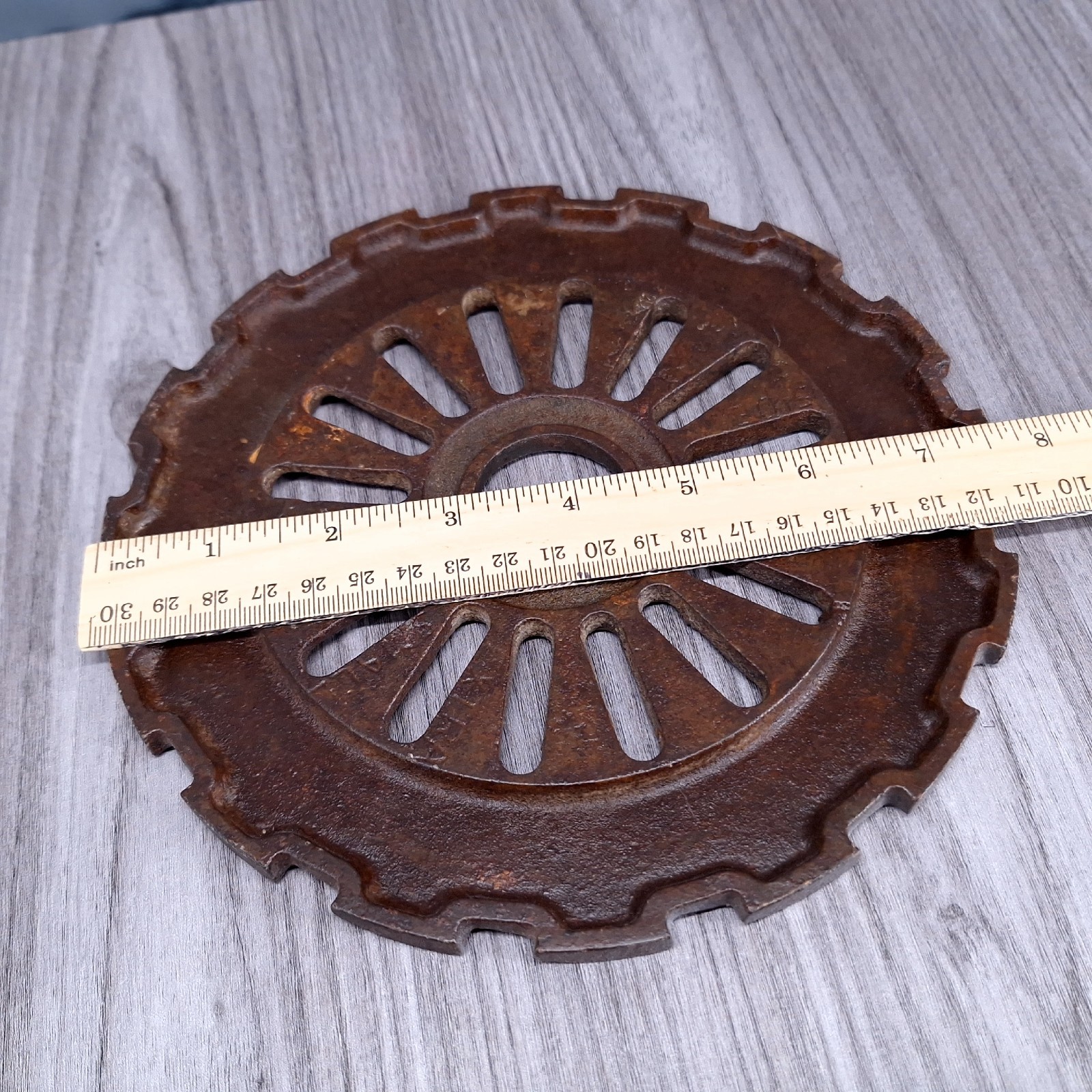 Vtg Cast Iron Corn Seed Planter Plate Extra Small 1975A