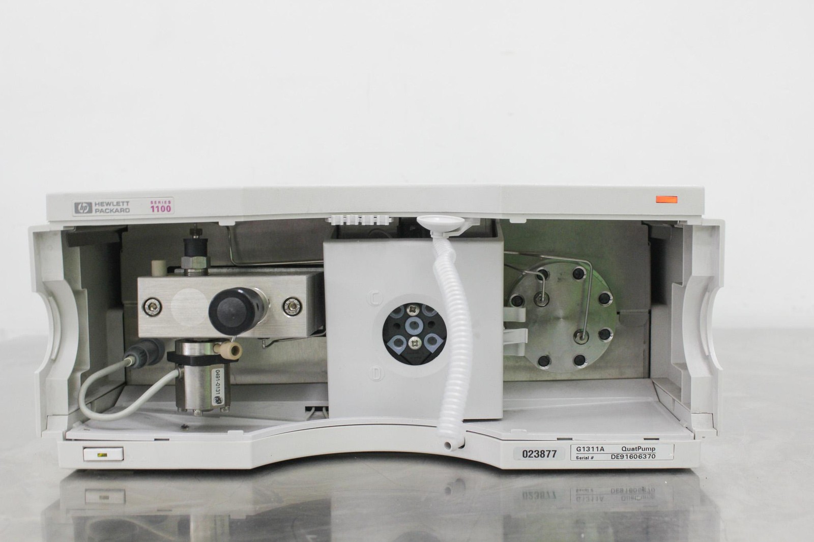 HP 1100 HPLC G1311A QuatPump HPLC with Minor Defects (3320023451)
