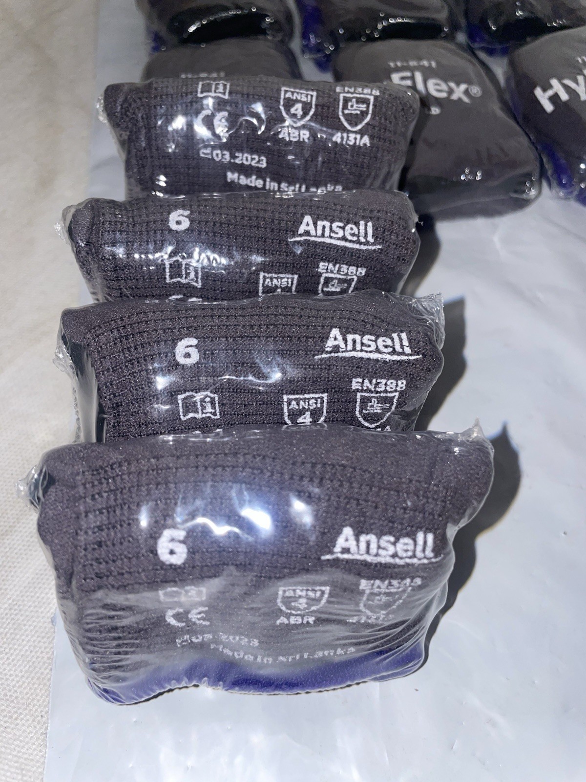 12 Pair Ansell HyFlex 11-841 Size 6 (Extra Small) Nitrile Foam Coated Gloves