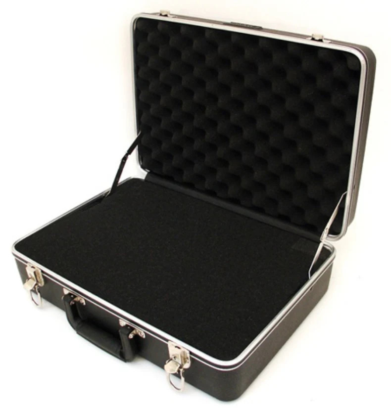 1705 – PLATT LUGGAGE – LIGHT DUTY ABS CASE – Interior Dimensions (L x W x D): 17