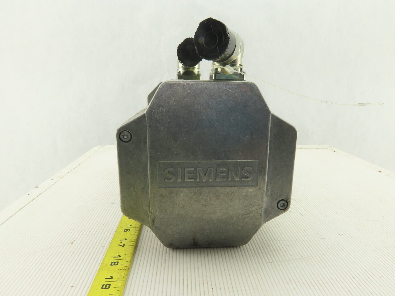 Siemens 1FK7083-5AH71-1TH0 302V 6000RPM 15A Servo Motor 24V Brake