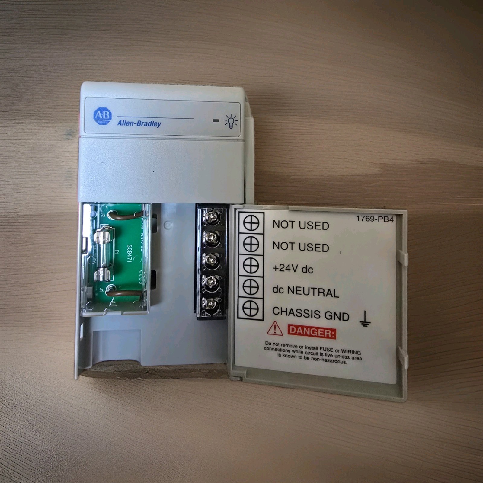 Allen-Bradley 1769-PB4 SER A CompactLogix Power Supply