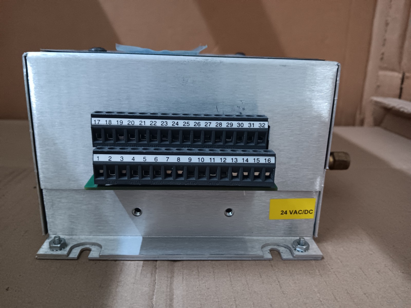AIR MONITOR CORP MASS-TRON-II Mass Flow Transmitter 24 VAC/DC