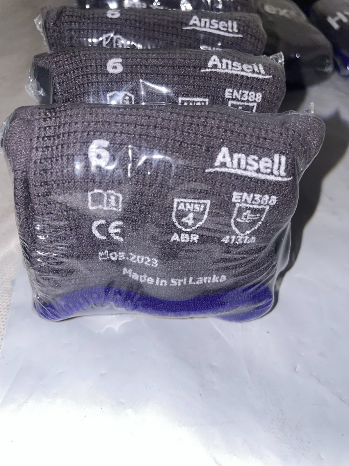 12 Pair Ansell HyFlex 11-841 Size 6 (Extra Small) Nitrile Foam Coated Gloves