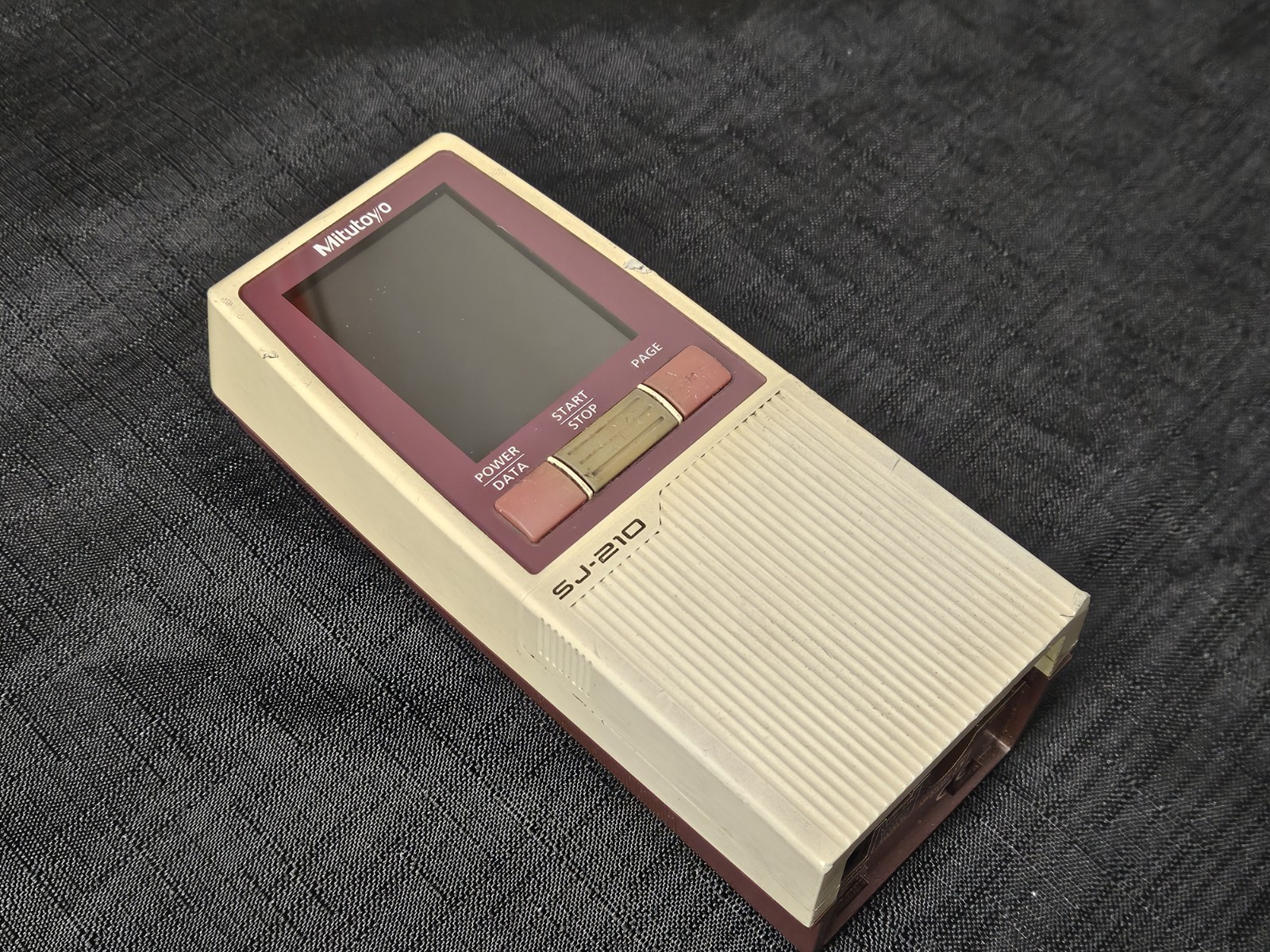 Mitutoyo Portable Surface Roughness Tester SJ-210