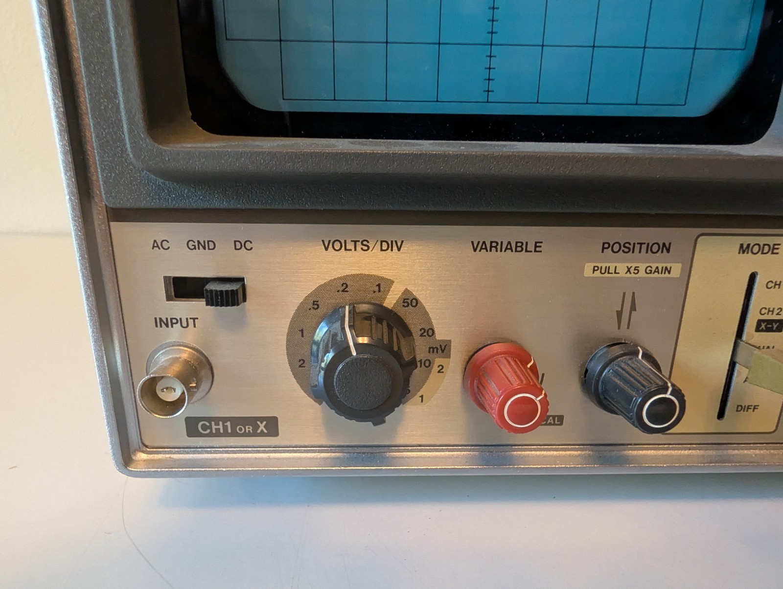 Vintage Hitachi V-152F 15MHz Analog Oscilloscope Powers On