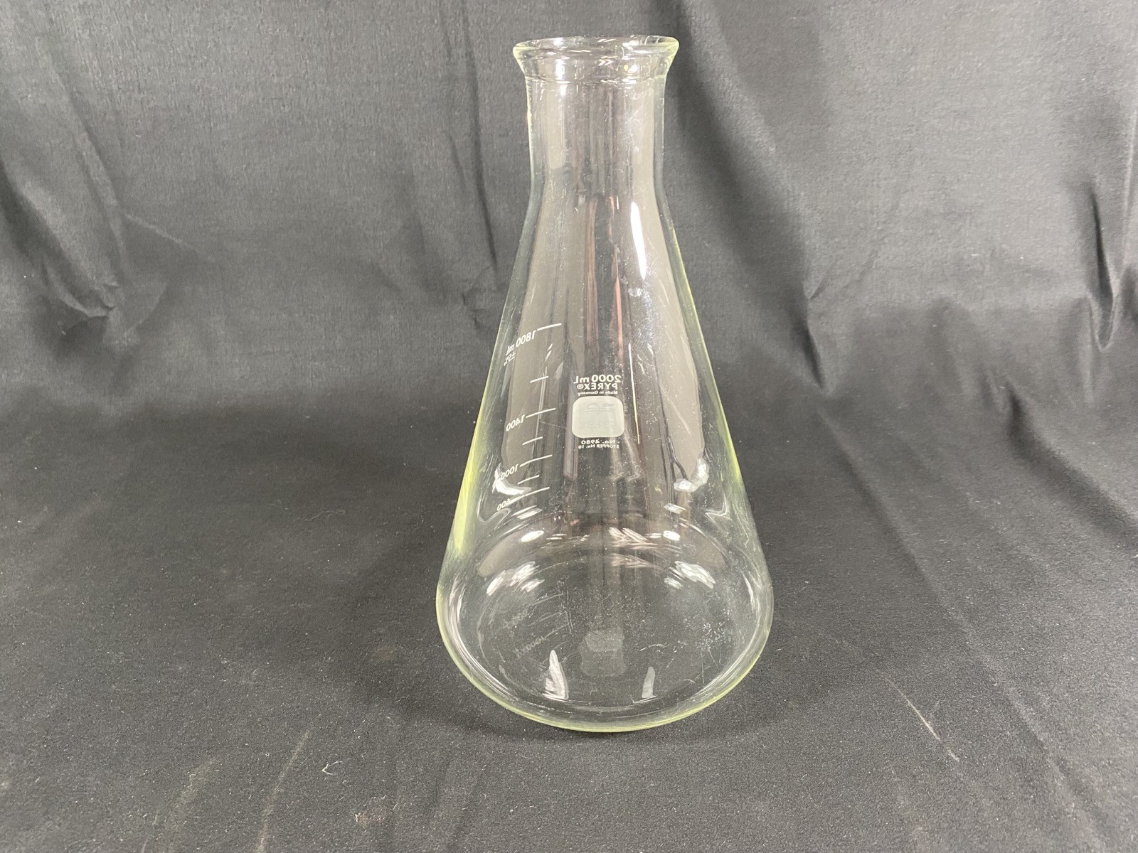 PYREX 2000mL Narrow Mouth Graduated Heavy Duty Rim Erlenmeyer Flask 4980-2L