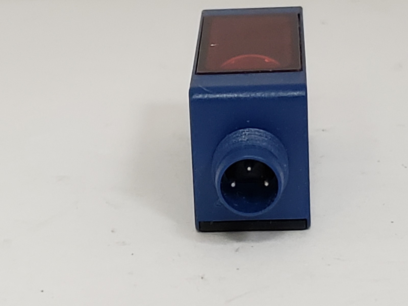 WENGLOR P1KH004 PHOTOELECTRIC REFLEX SENSOR 3 PIN 10-30V DC PNP NIB