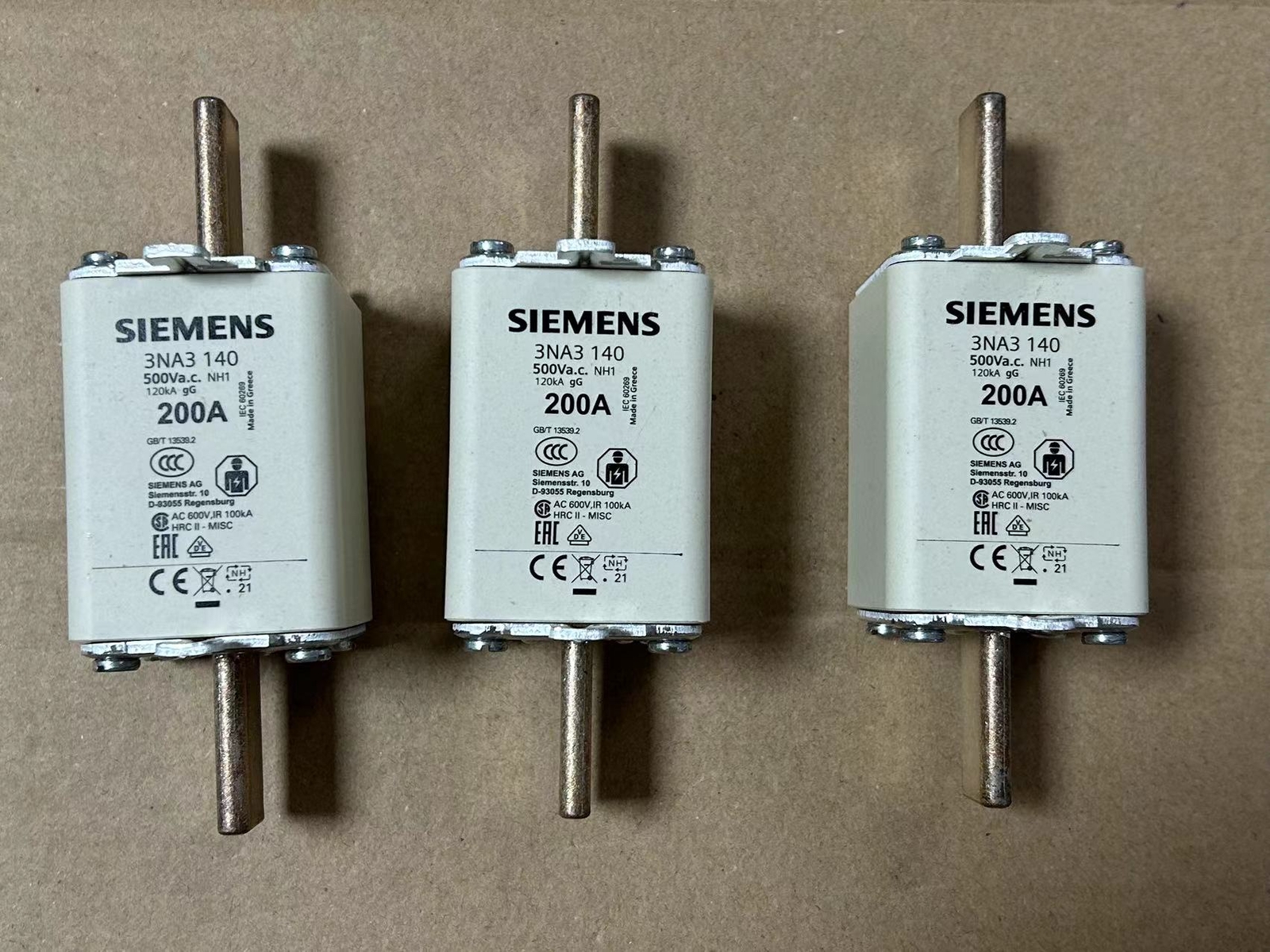 3PCS/1Box Siemens 3NA3140 NH1-gG 200A 500V Fuse -New Free Ship