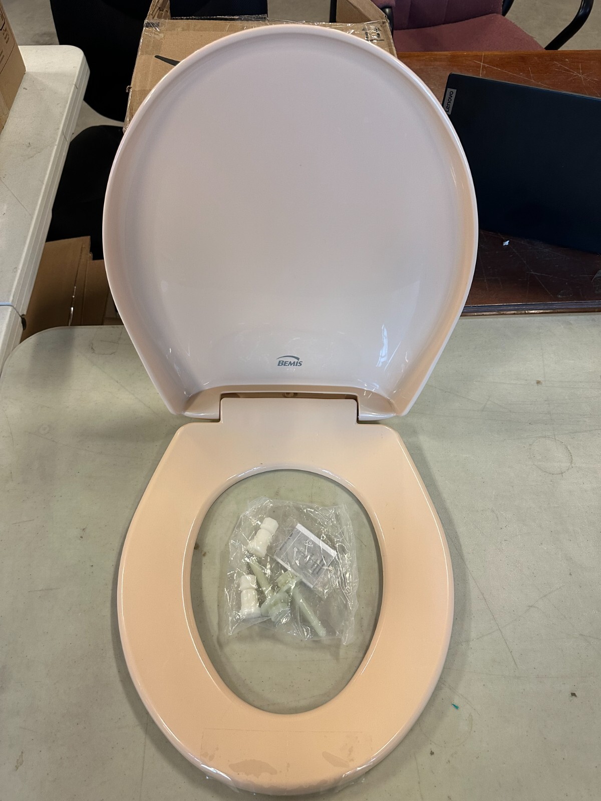 Bemis 200SLOWT 643 Whisper-Close Round Closed Front Toilet Seat in Desert Bloom