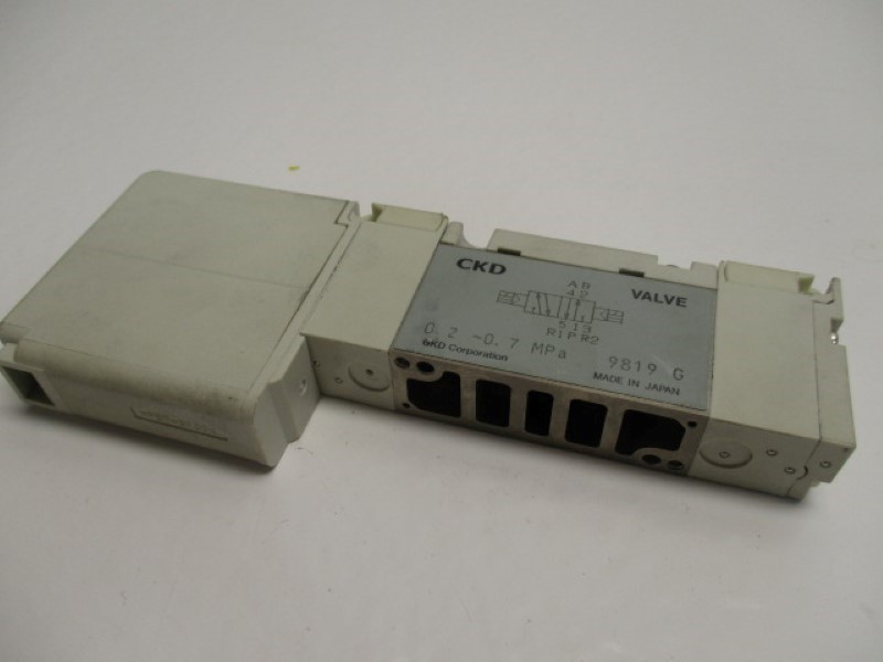 CKD W4GB239-MX-3 SOLENOID VALVE 24VDC NSNP