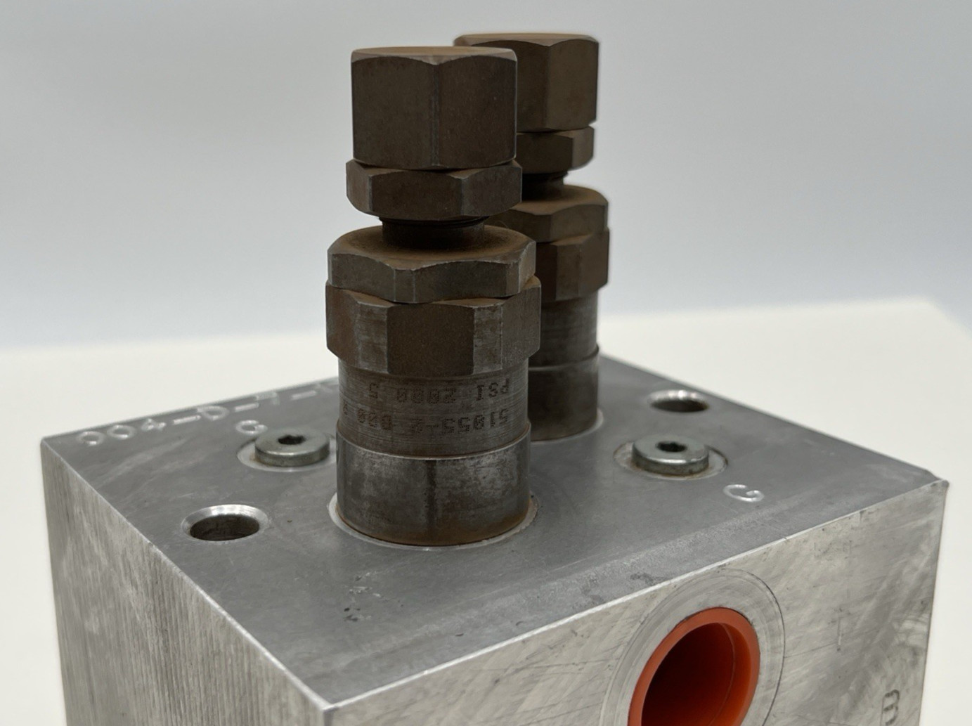 HYDRAULIC MANIFOLD BLOCK 004-D-7-12, NOS