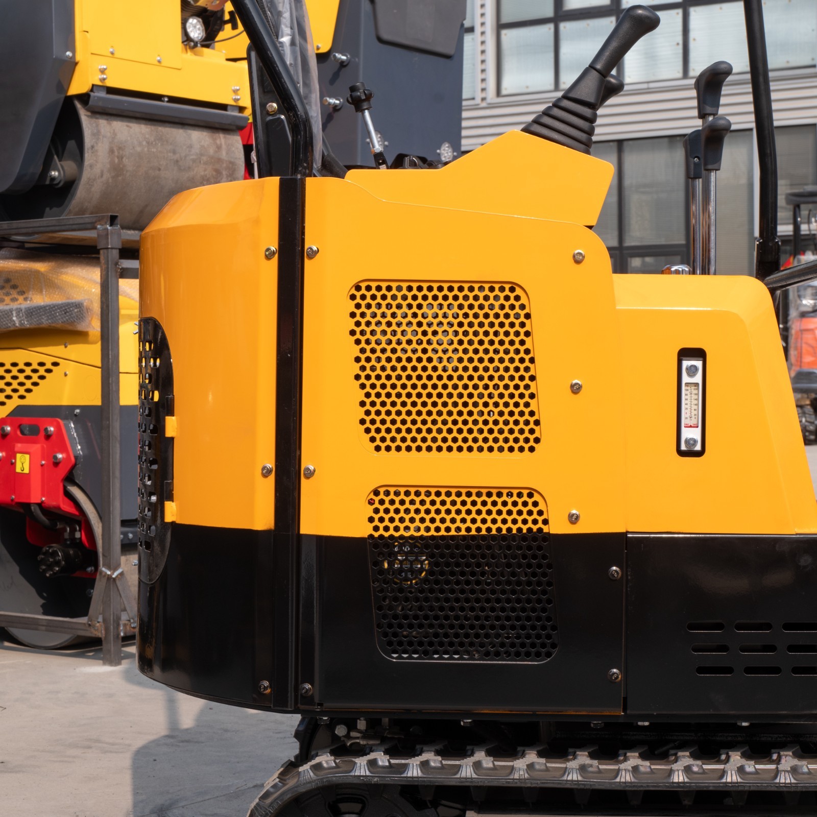 FREE SHIPPING 13.5HP Mini Excavator 1.5 Ton EPA Engine Hydraulic Thumb Digger
