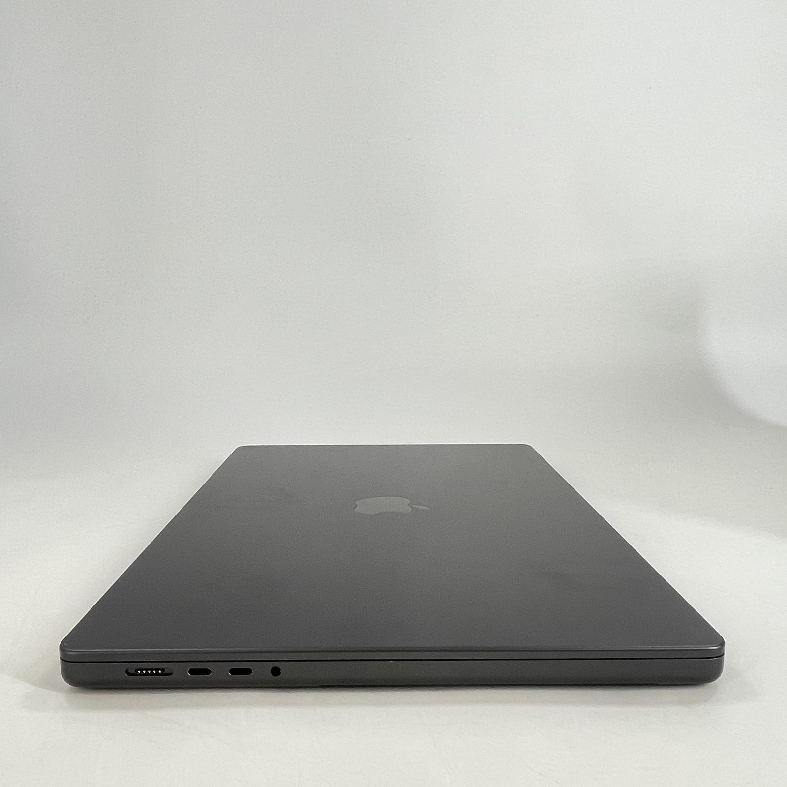 MacBook Pro 16 Black 2024 M4 Pro 14-Core CPU 20-Core GPU 24GB 512GB Dark Spot