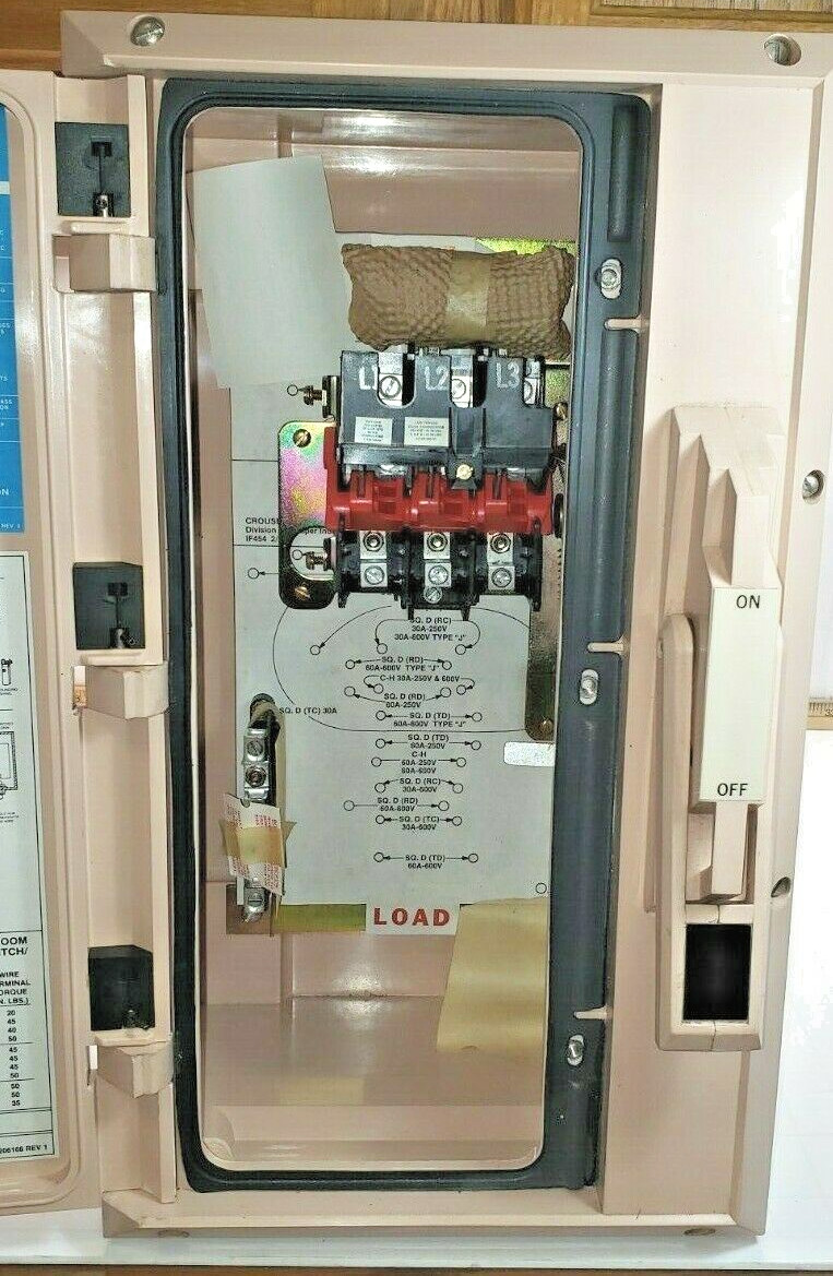 NEW CROUSE HINDS NON-METALLIC SAFETY SWITCH 30 AMP NEMA 3 4X 12 NST1018F D30320