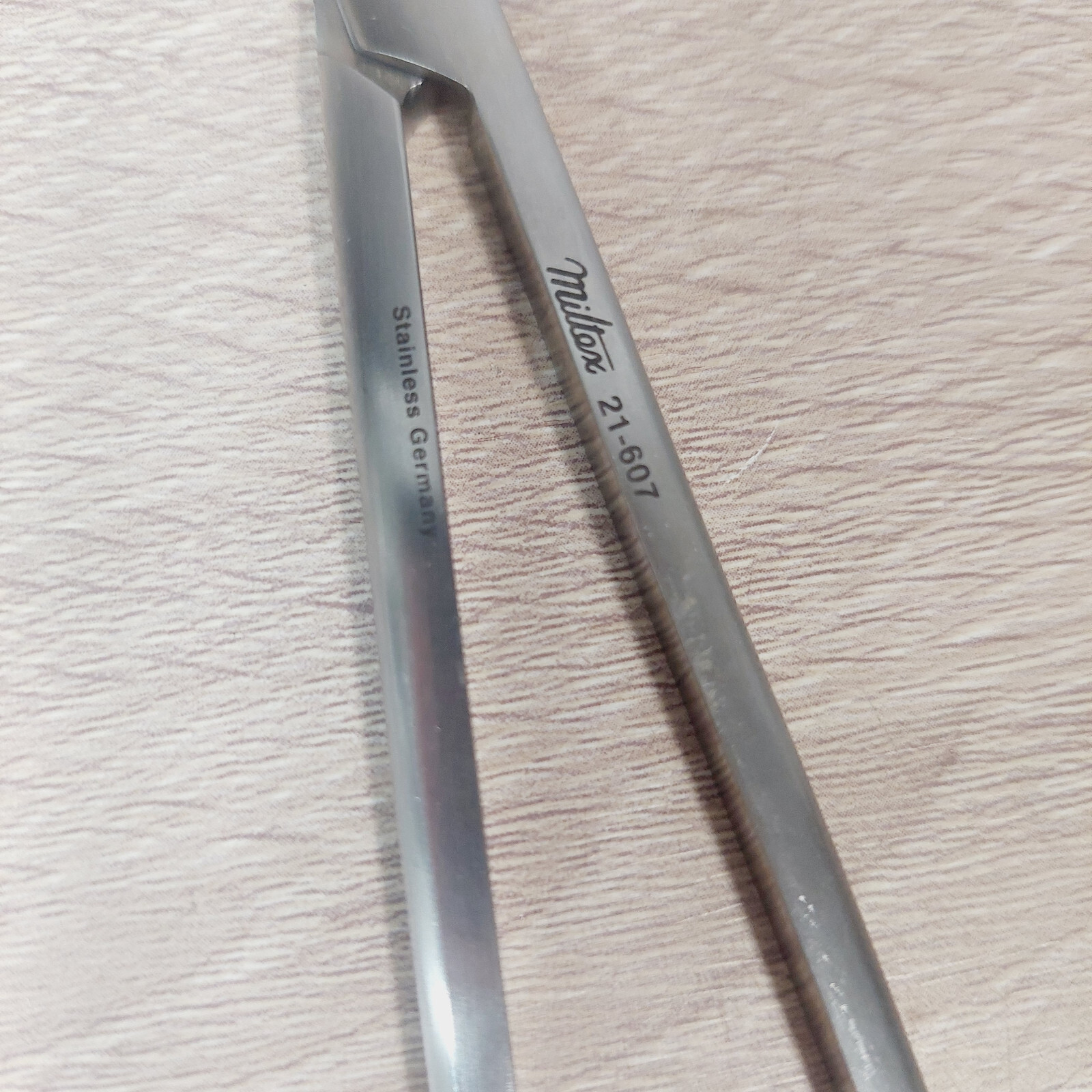Miltex of Germany Gorney Face Lift Scissors 7-3/4″ (197mm) Straigh 21-607 – Used