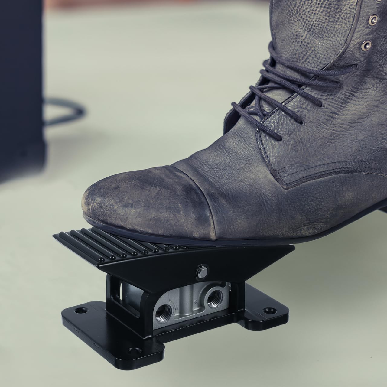 ULTECHNOVO Foot Pedal Valve 3 Way 2 Position Threaded Rubber Nonslip Black
