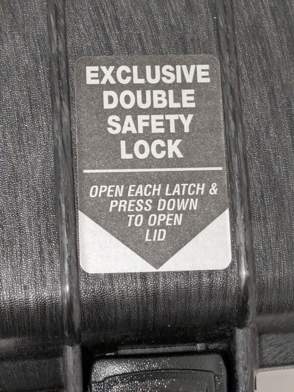 Pelican Products Laptop/Tablet Case: Layered Foam, 4-1/2″ Deep 1470-000-110