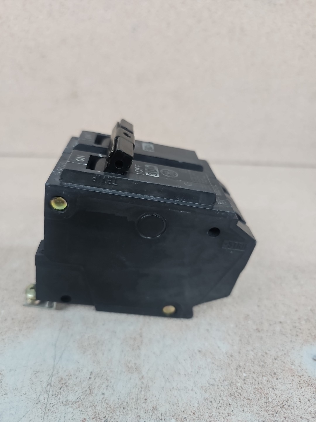 GE THQB2130 30 Amp 120/240 VAC 2 Pole Type THQB Bolt-On Circuit Breaker