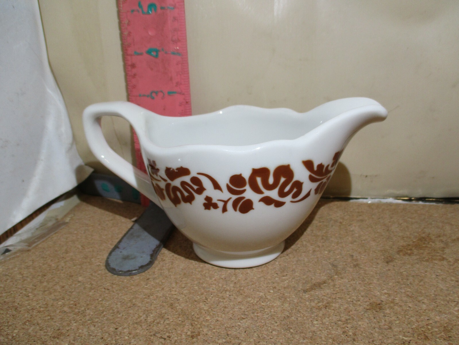 JACKSON CHINA RESTAURANT WARE CREAMER – CODED F6 FOR 1966 – OAK LEAVES & ACORNS