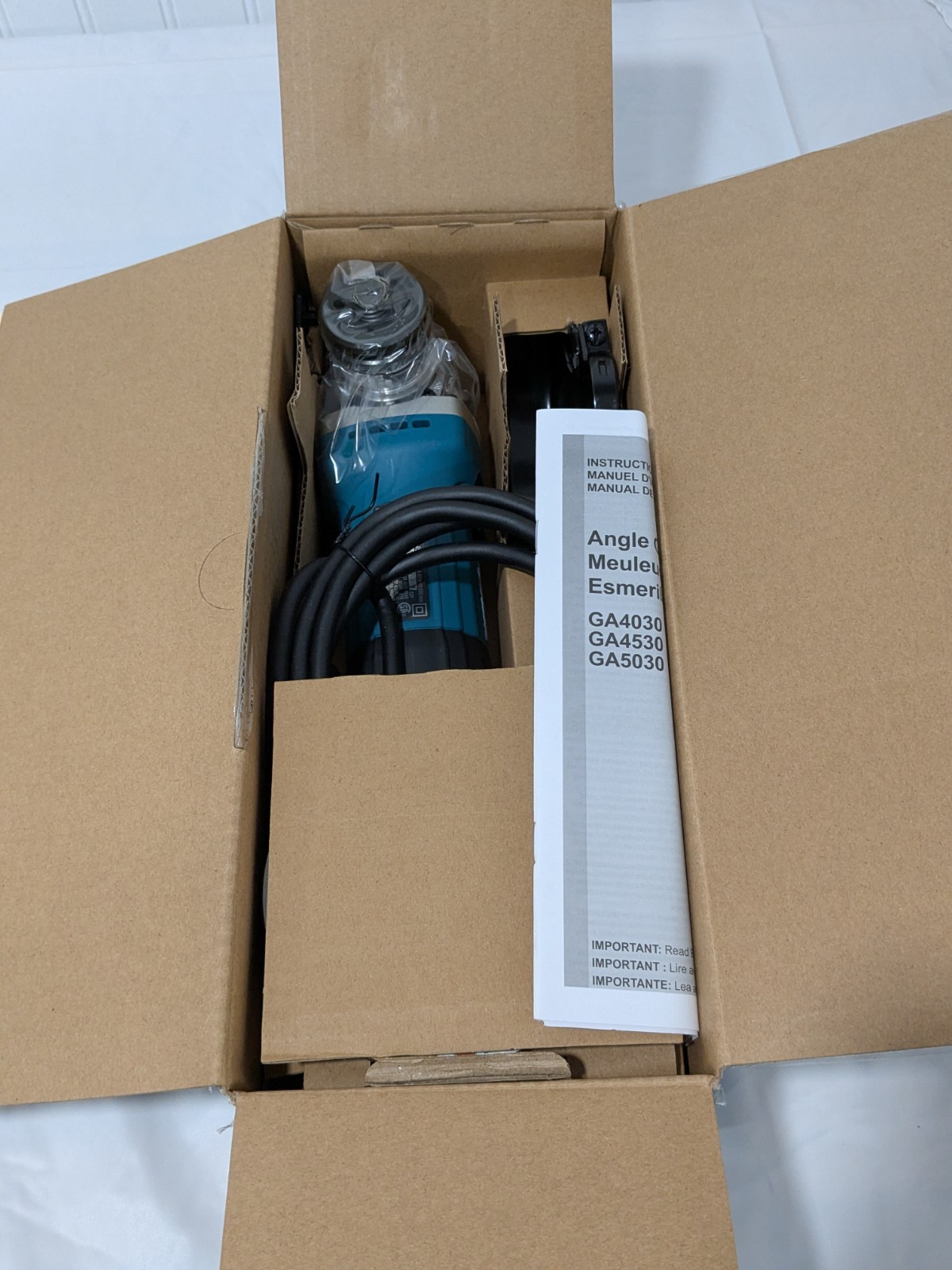 Makita Corded Angle Grinder: 4-1/2″ Wheel Dia, 10,000 RPM, 5/8-11 Spindle 9557PB