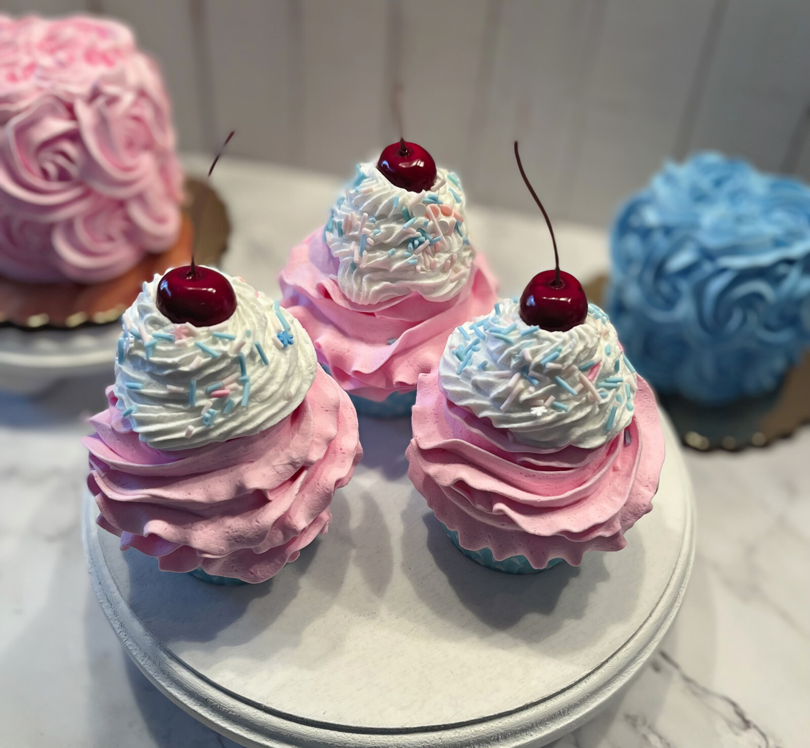 DEZICAKES Fake Cupcake Artificial Food Bubble Gum Cupcake Pink & Blue