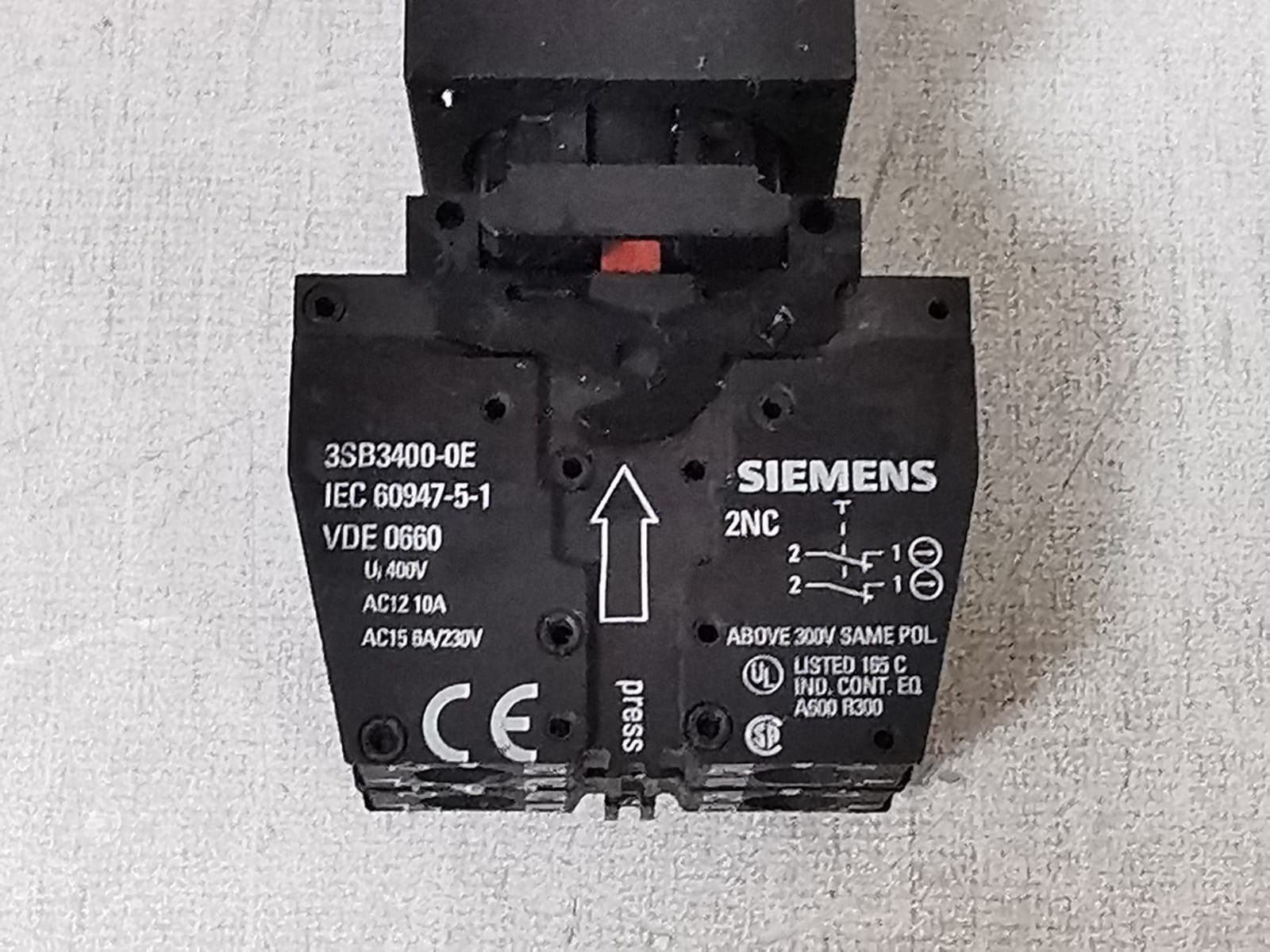 LOT 2PCS SIEMENS 3SB3400-0E KEYSWITCH