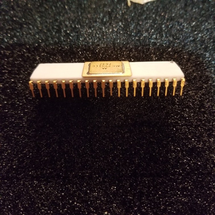 Motorola MC2901LC Processor, White Ceramic / Gold, unused and working, USA