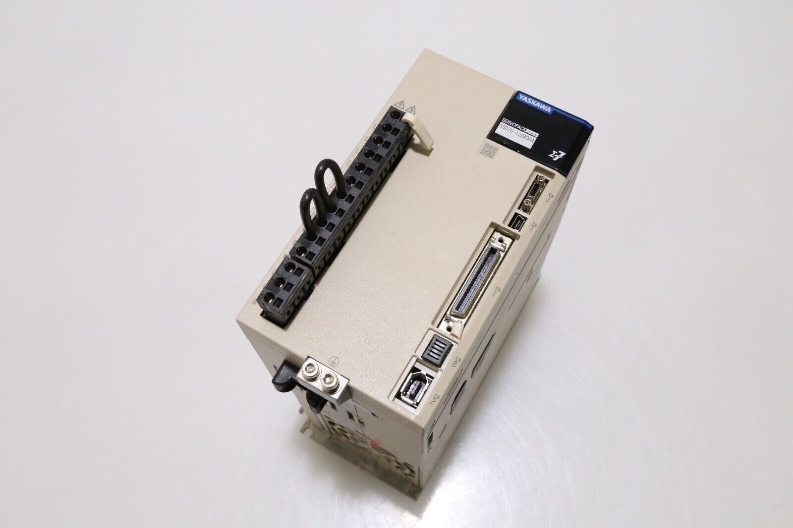 SGD7S-120A00A NEW Yaskawa servo motor SGD7S-120A00A