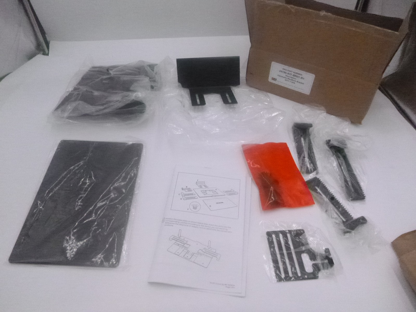 ONQ Adjustable Macbook Bracket 24199-KIT-BR01-R1-O