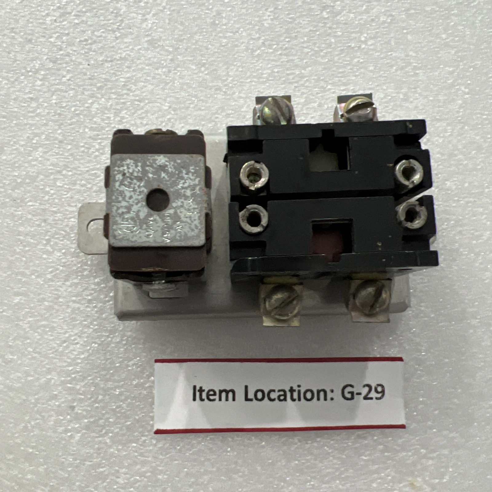 Furnas BJK & BJJ Contact Block Assembly + Pass & Seymour socket 75W 125V