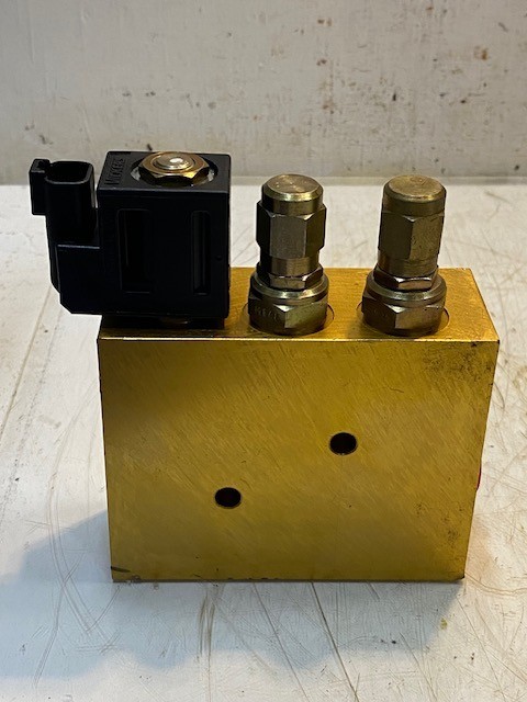 Vickers MCD-4185 Industrial Hydraulic Manifold Control Valve Block