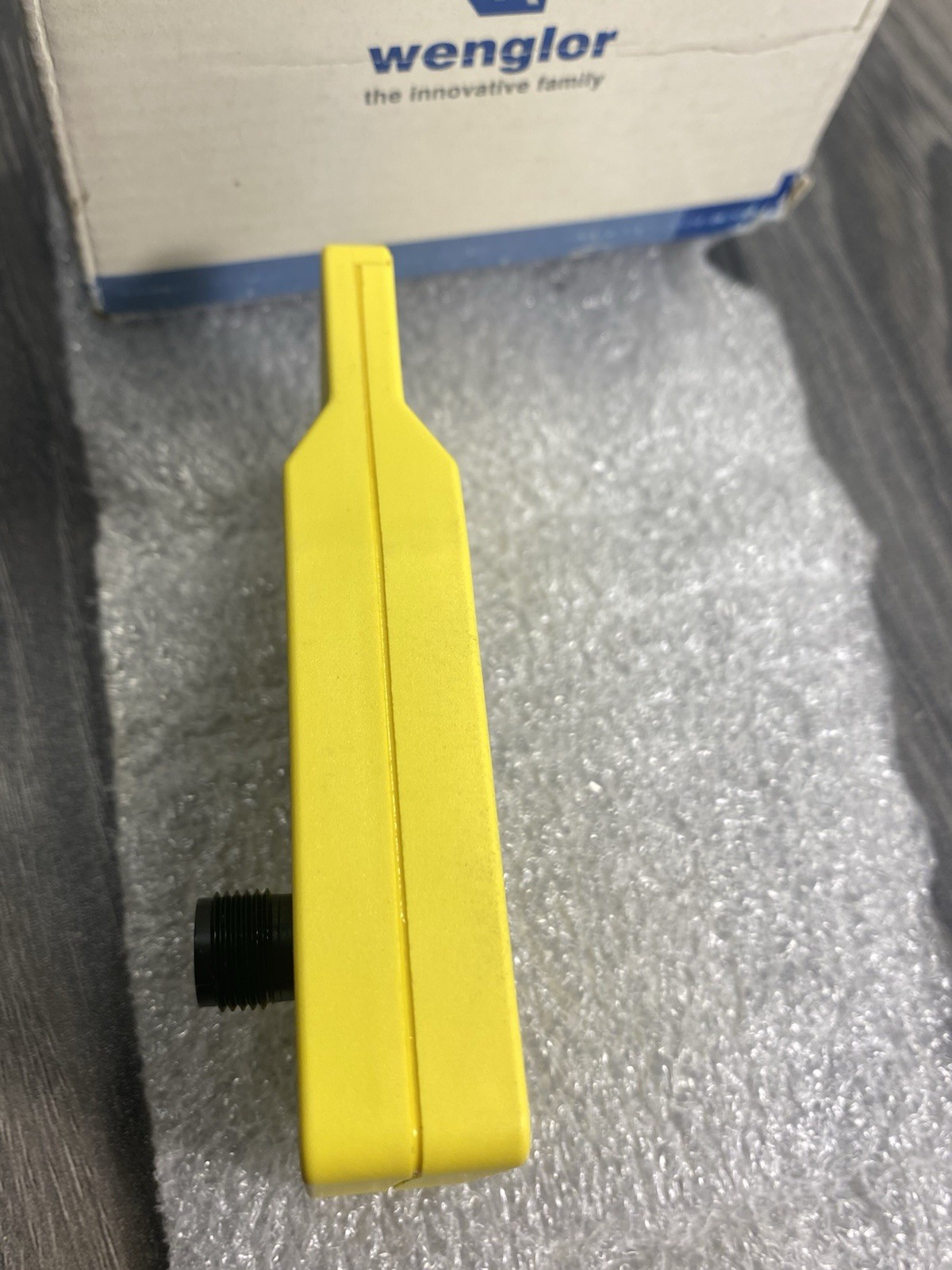 Wenglor OPT123 Reflex Sensor for Roller Conveyor Systems 500MM Range 18-30VDC