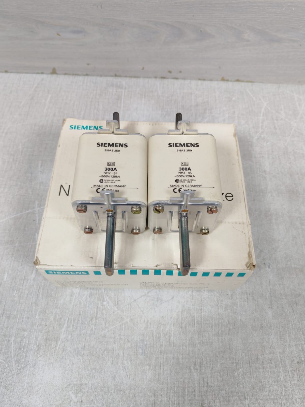 LOT 2PCS SIEMENS 3NA3250 500V 300A LV-HRC-FUSE LINKS