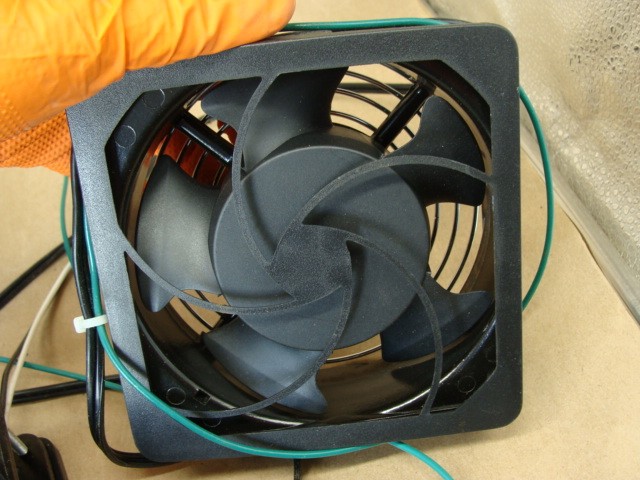 LOT OF 2 DAYTON 105CFM AC AXIAL FANS 4WT47 2900RPM 0.18A 18W 115V