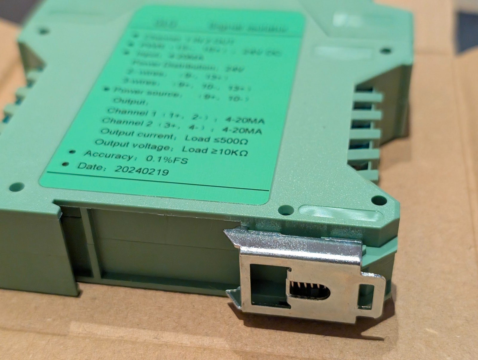 Analog Signal Isolator 4-20mA 0-10V 0/1-5V Transmitter Isolation Converter DC24V