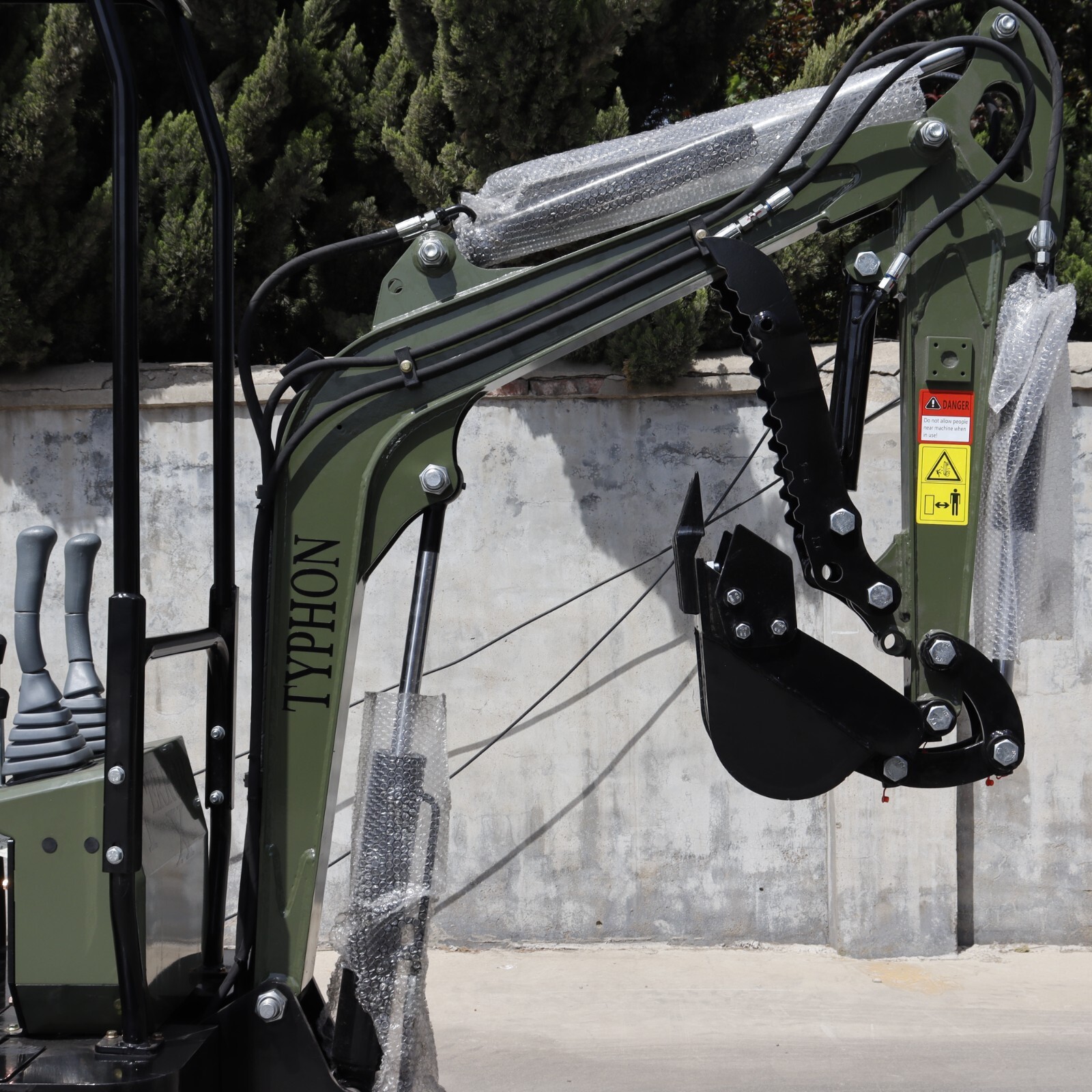 Free Ship Mini Excavator 1 Ton Digger 13.5hp Gas Tracked Crawler B&S EPA Engine