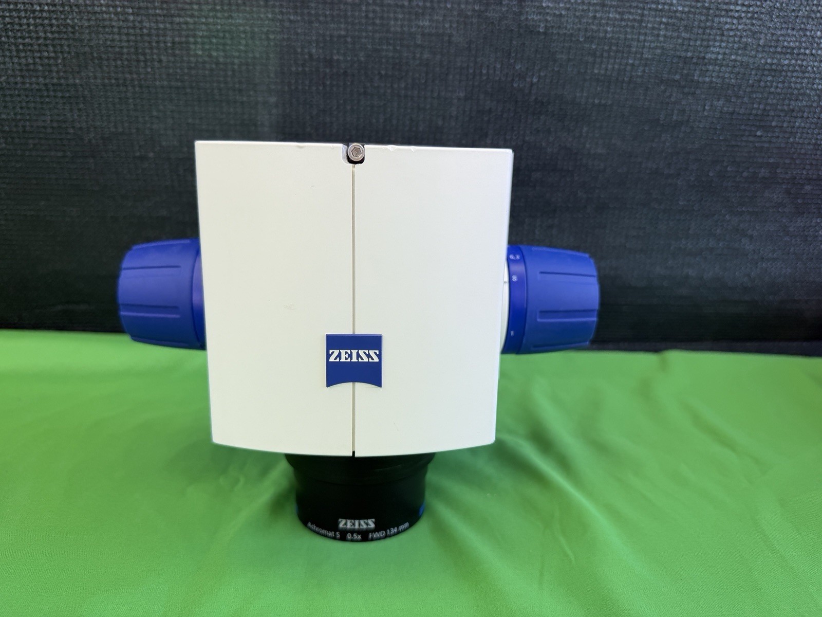 ZEISS SteREO Discovery.V8 Microscope Body w/ Achromat S 0.5x Objective Lens