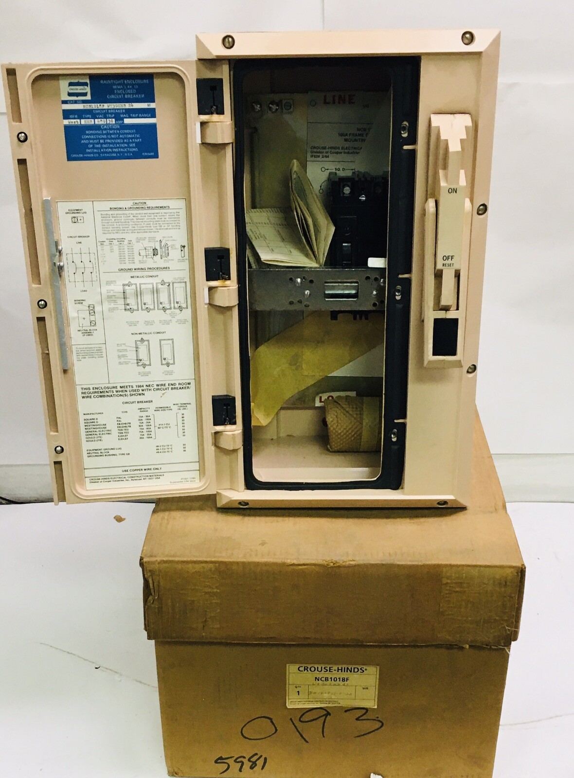CROUSE HINDS NCB1018F-WT-30-EHB24 30 AMP CIRCUIT BREAKER ENCLOSURE !NEW IN BOX!