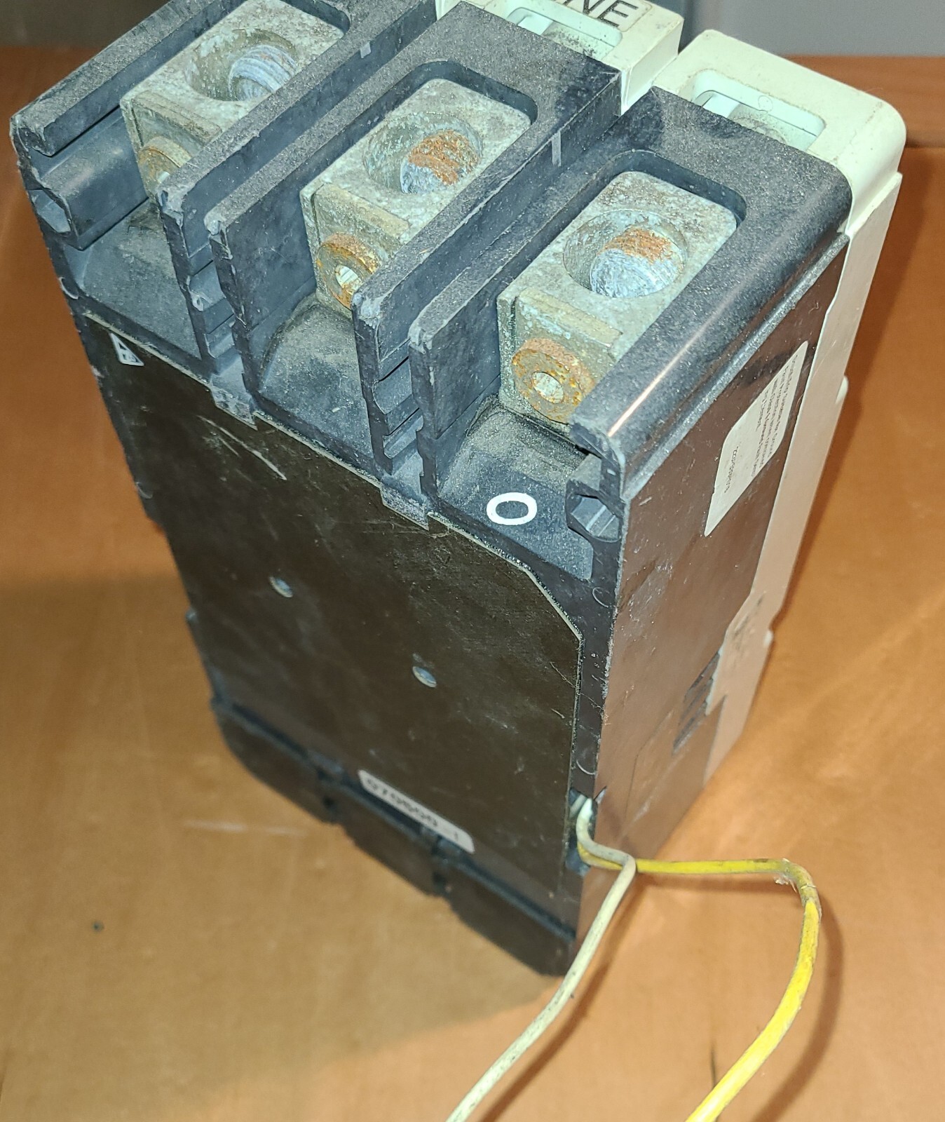 CUTLER-HAMMER 3 POLE 400AMP MOTOR CIRCUIT PROTECTOR HM2P400X5WM01S10Y07. S423