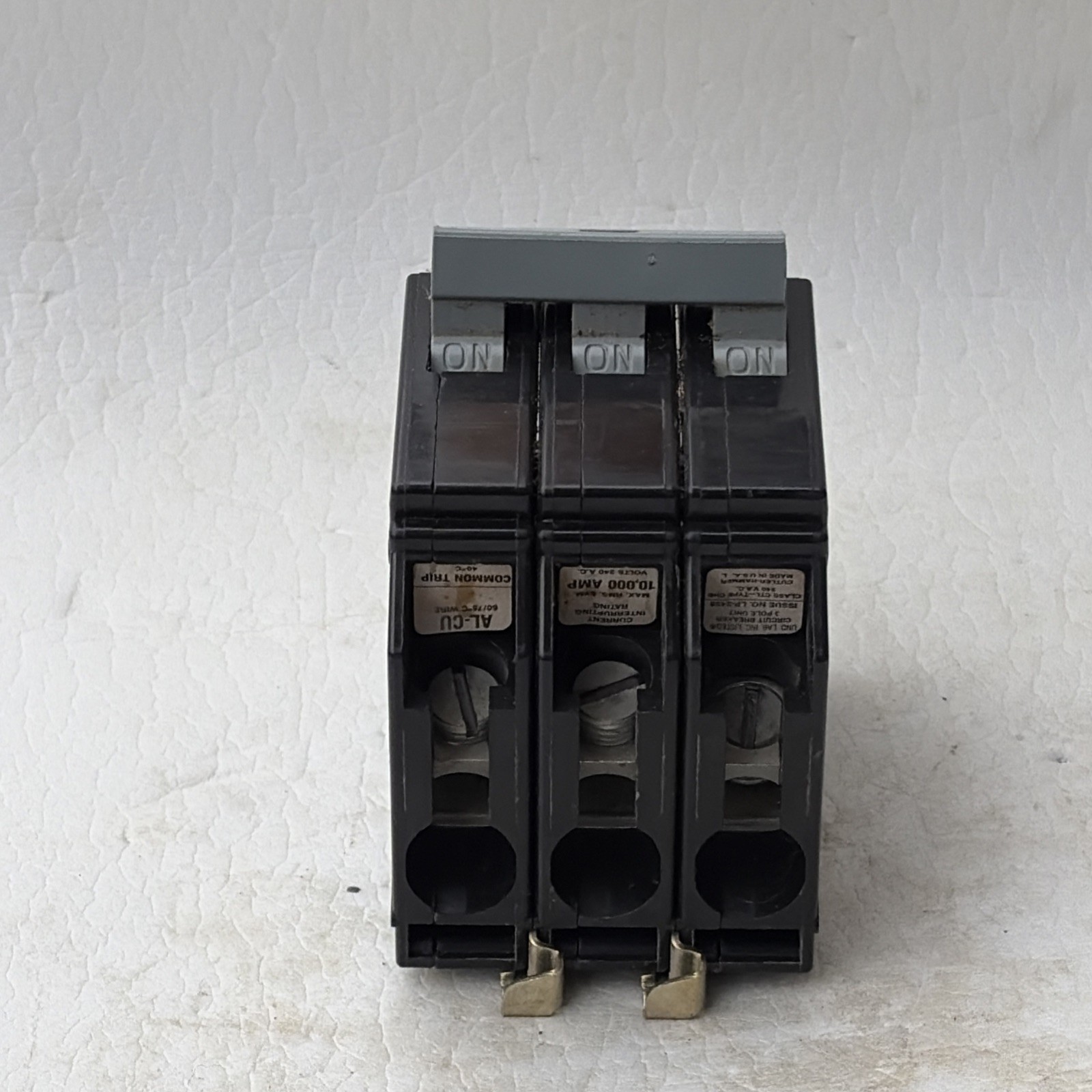 Cutler Hammer CHB360 60 Amp 3 Pole CHB Circuit Breaker Bolt On Metal Hook foot