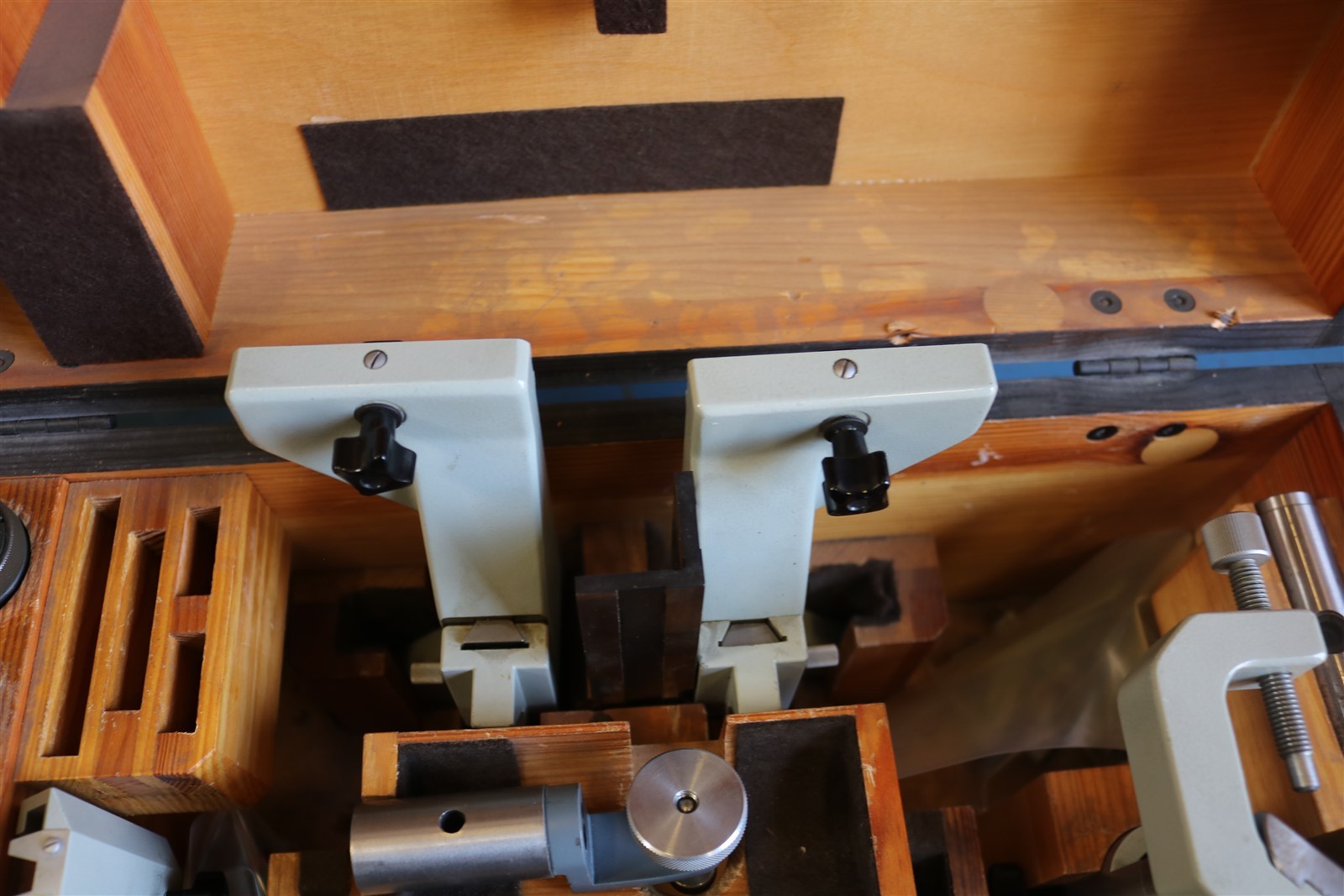 Carl Zeiss Jena comparator Or Microscope Acessory Kit ? – – – E2999