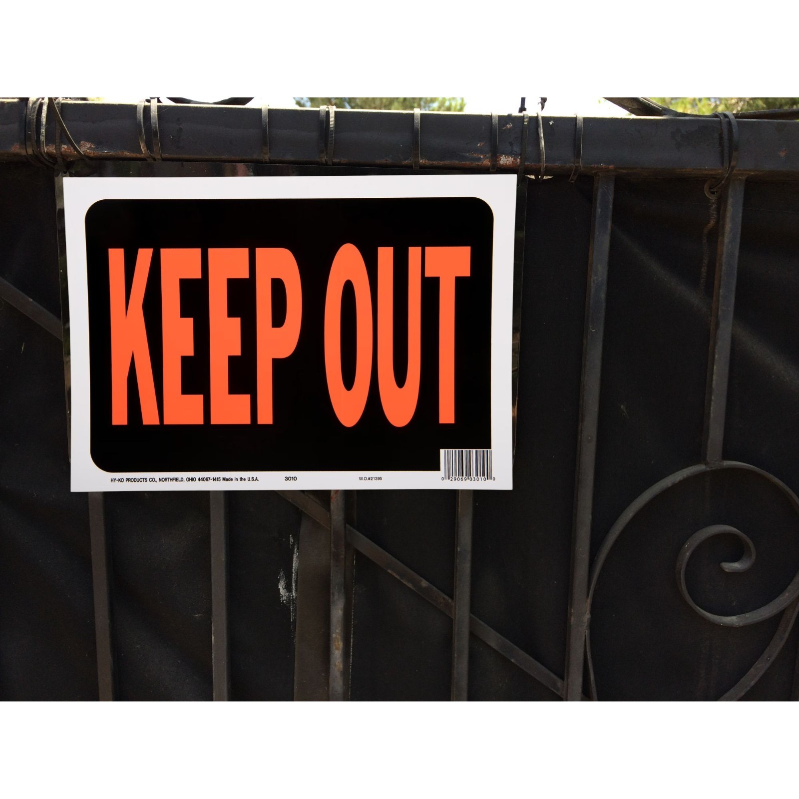NEW 8.5×12 Plastic “Keep Out” Sign Bold, Weatherproof Ideal for Private Property