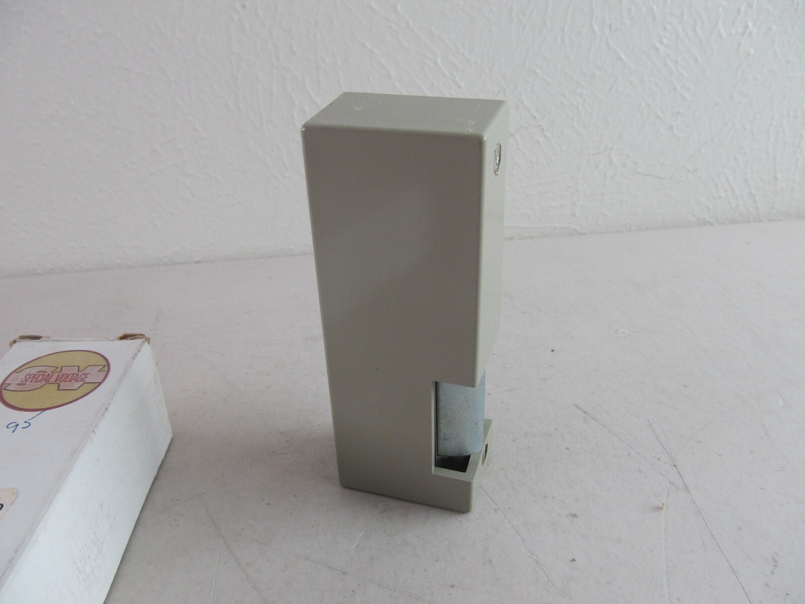 ELECTRIC DOOR OPENER STRIKE SOLENOID TRINE MODEL 003 Narrow Rim 24VAC New