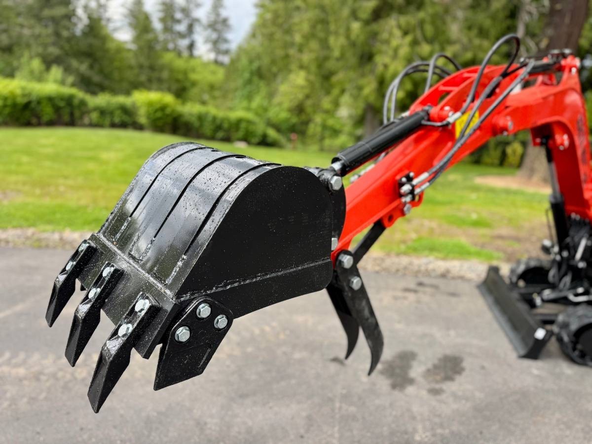 1.4 Ton Mini Excavator Tracked Crawler Kubota Diesel Engine w/ Side Swing Boom