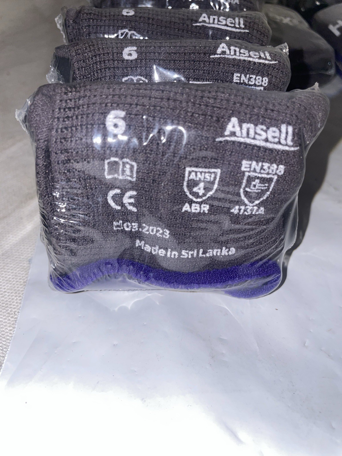12 Pair Ansell HyFlex 11-841 Size 6 (Extra Small) Nitrile Foam Coated Gloves